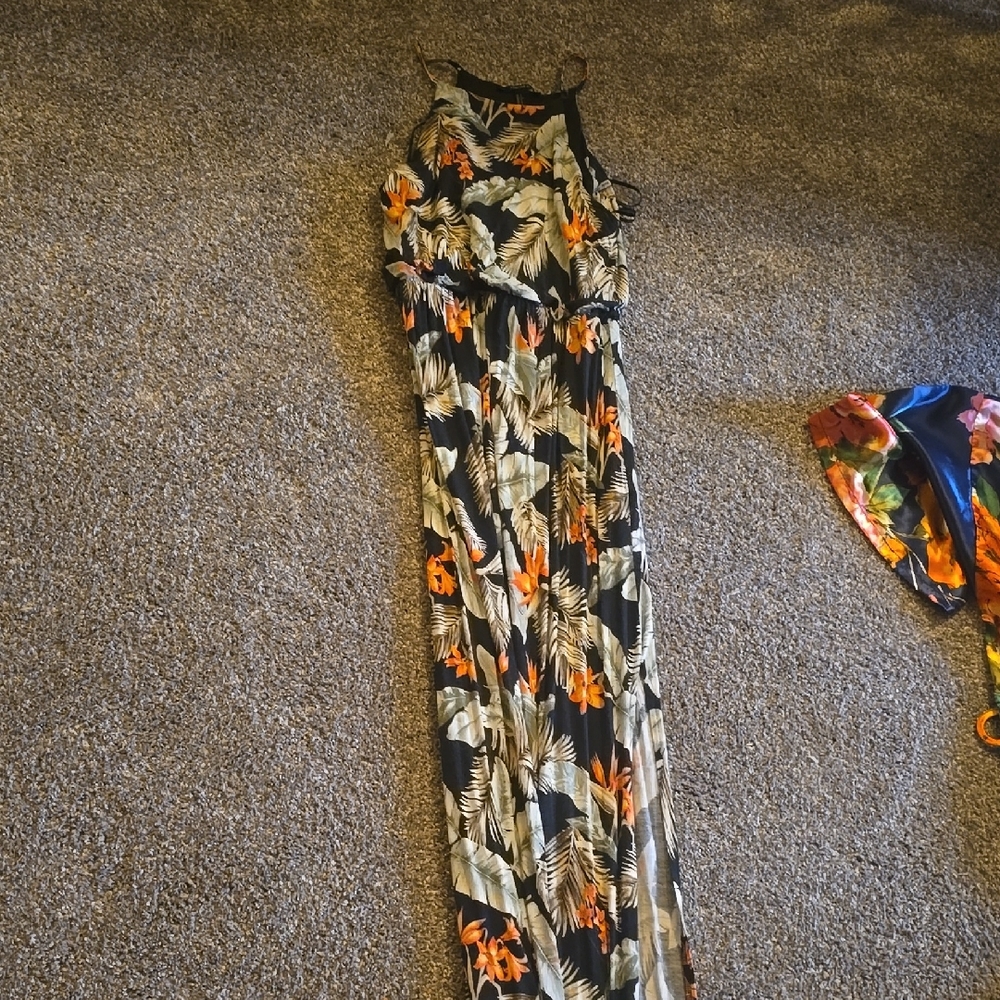 Long forever 21 small floral dress